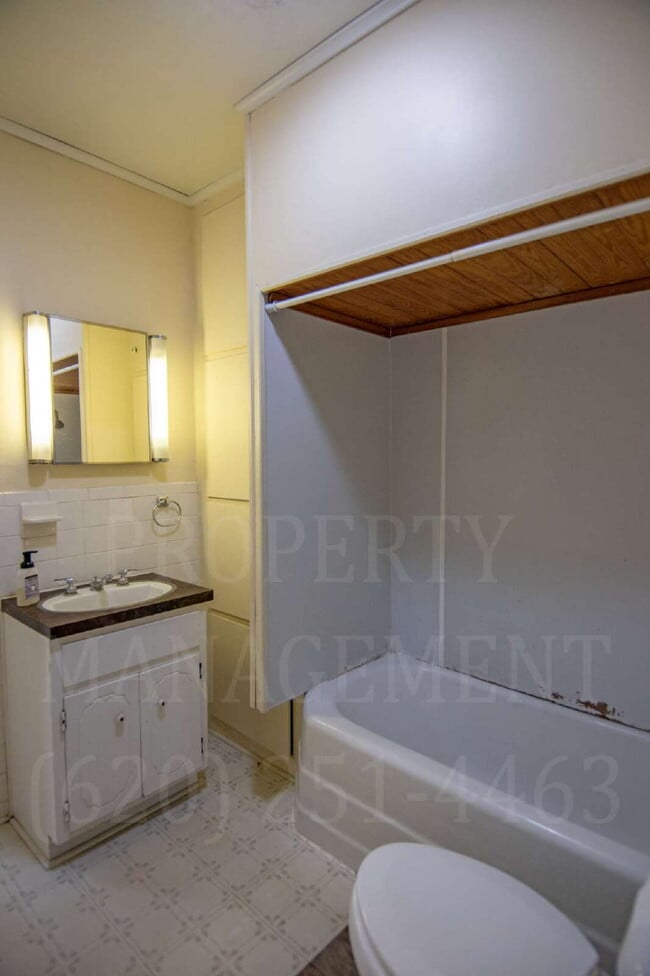 Building Photo - Weekly Rental all bills paid $200 per person