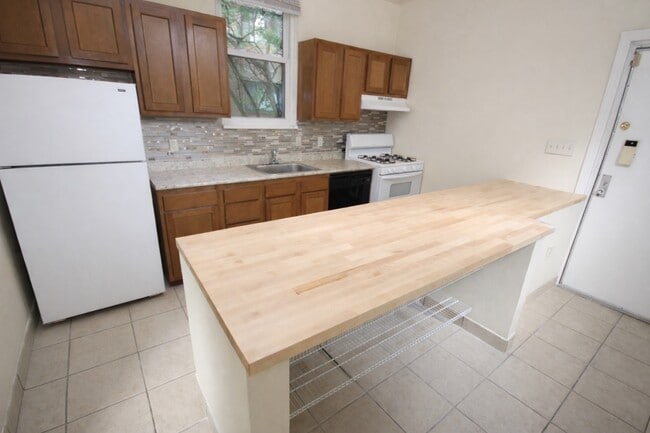 Interior Photo - ASHLEY PLACE -- 080
