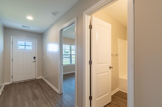 Building Photo - 3733 Moseley Dr