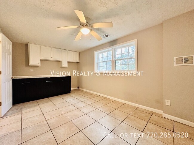 Building Photo - 6150 Mallory Rd