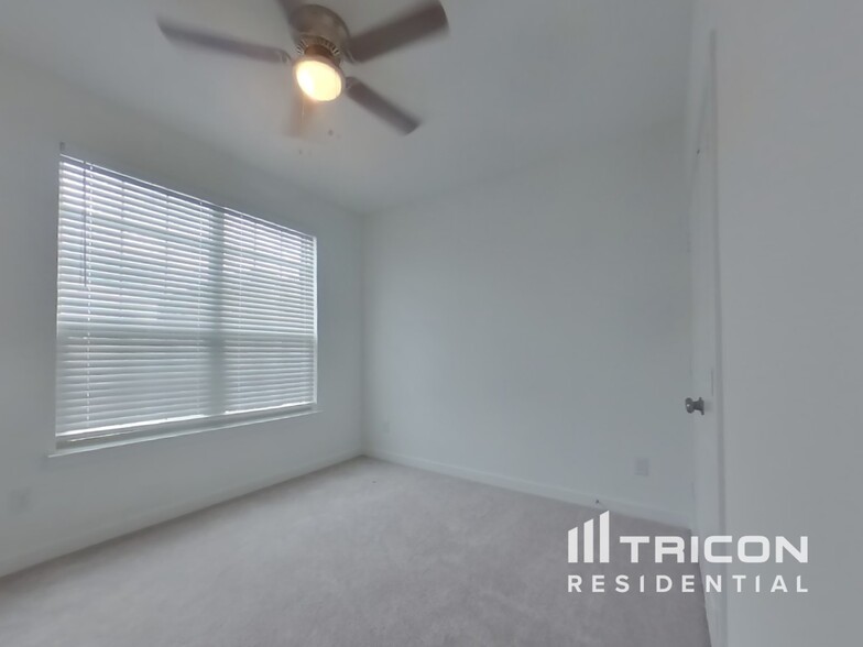 Building Photo - 2704 Brushy Lk Dr