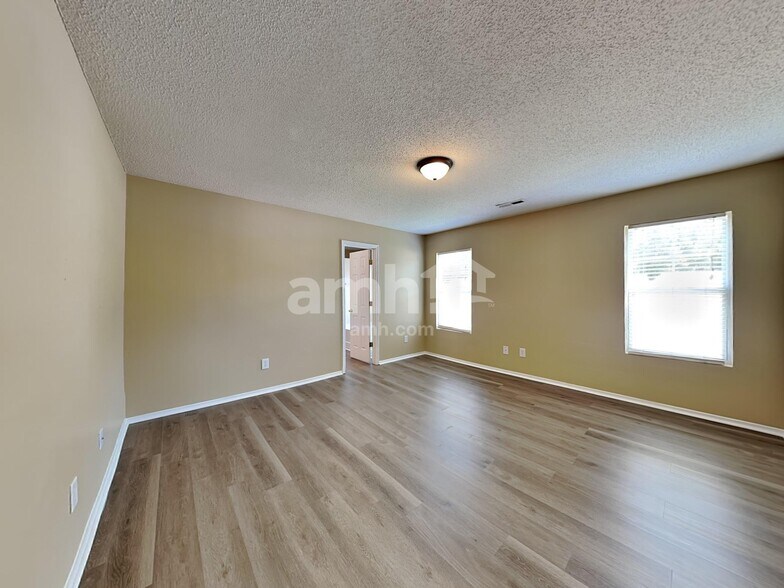 Building Photo - 3004 Van Dorn Rd