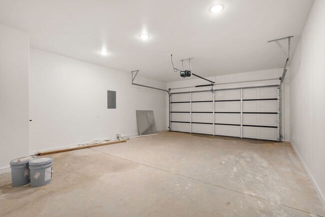Building Photo - 8700 Cantera Dr