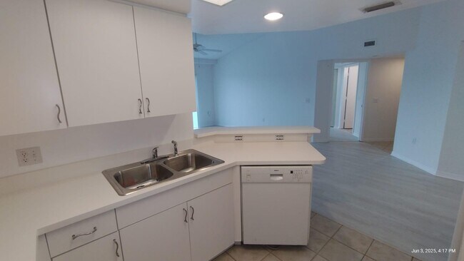 Building Photo - 4155 N Haverhill Rd