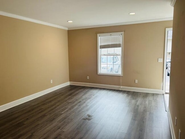 Building Photo - 3913 Overbrook Drive - 3C