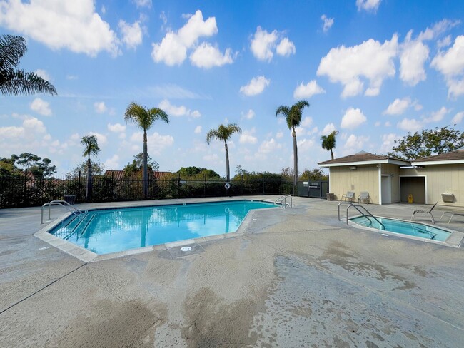 Building Photo - Great 3B/2BA Townhome in Oceanside!