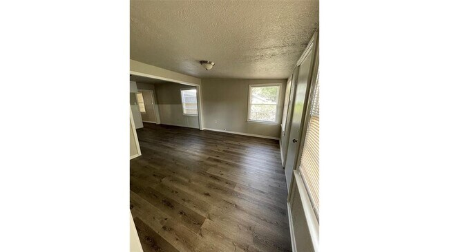 Building Photo - 606 Marshall St