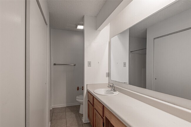 Building Photo - 1228 Ave O