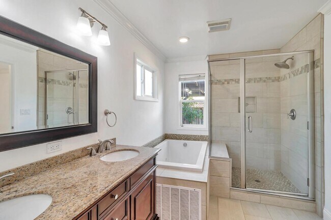 Building Photo - 123 Dunsmuir Way