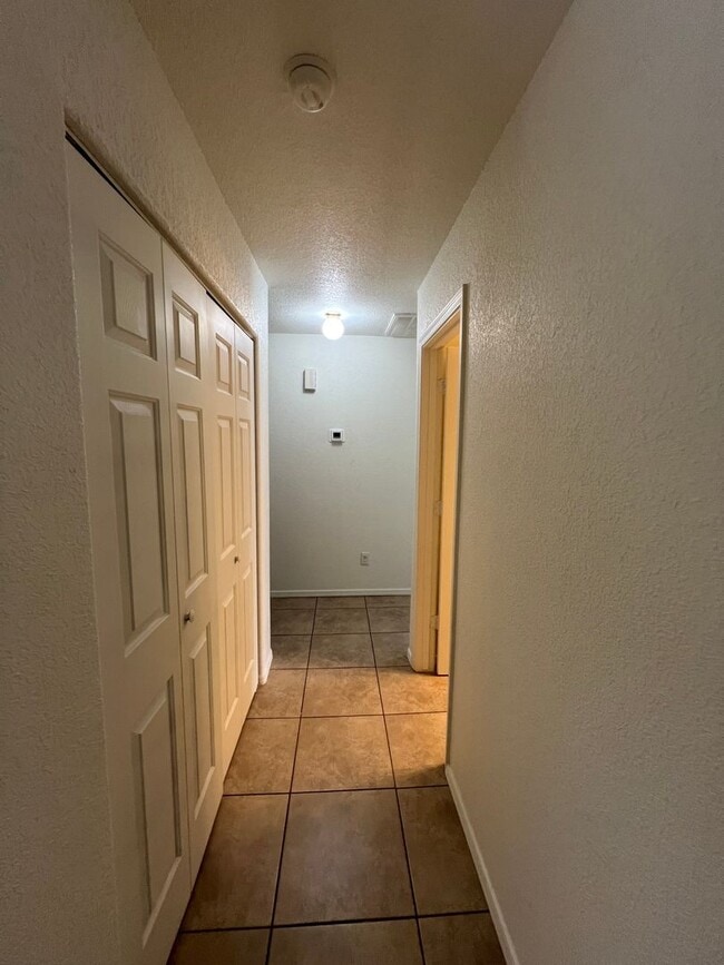 Building Photo - SOLAR & POOL HOME!