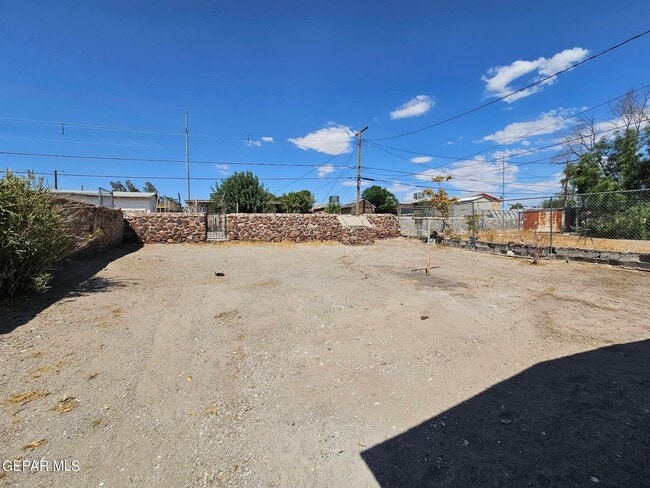 Building Photo - 6005 Tampa Ave