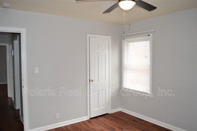 Building Photo - 6057 Rosslyn Ave
