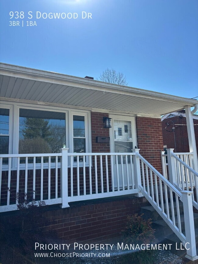 Building Photo - 938 S Dogwood Dr