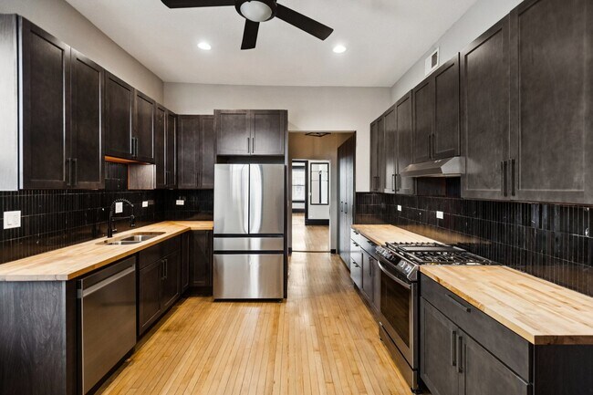 Building Photo - 2900 W Belmont Ave