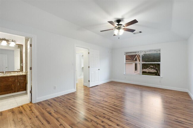 Building Photo - 402 Luna Vista Dr