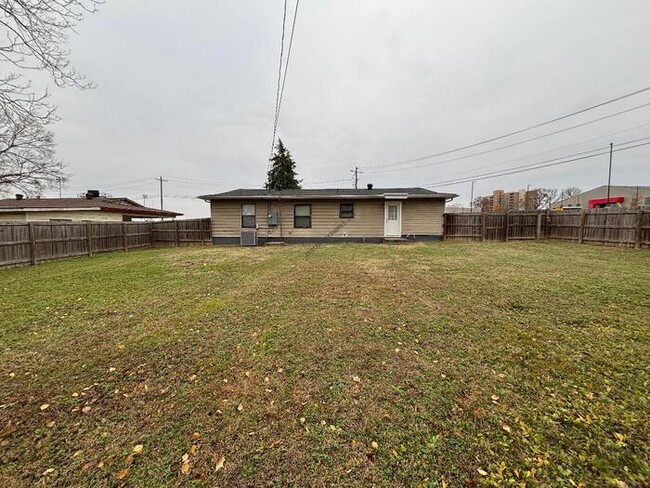 Building Photo - 1501 School Dr