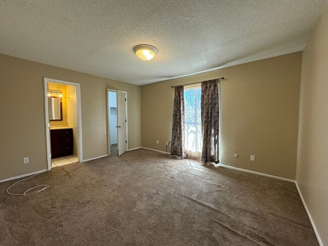 Building Photo - 831 Swinging Spear Rd