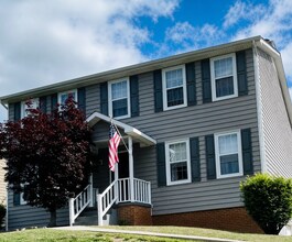 Building Photo - Knoxville (Farragut) 37934 - 4 Bedroom, 2.5 bath Home - Contact Julie Hassmann (865) 776-9549