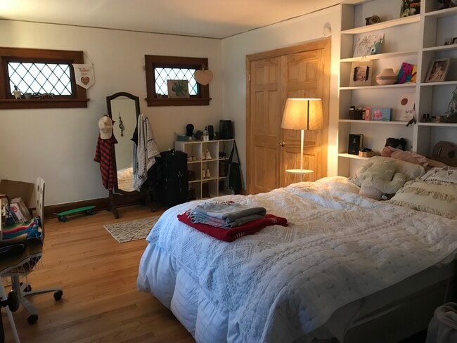 Building Photo - 3078 N Bartlett Ave