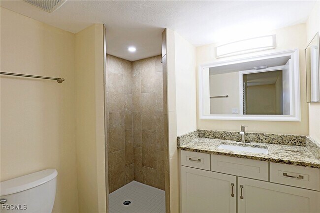 Building Photo - 5331 Summerlin Rd