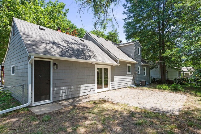 Building Photo - 7615 W 95th Terrace