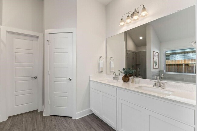 Building Photo - 9903 Silverling Ct