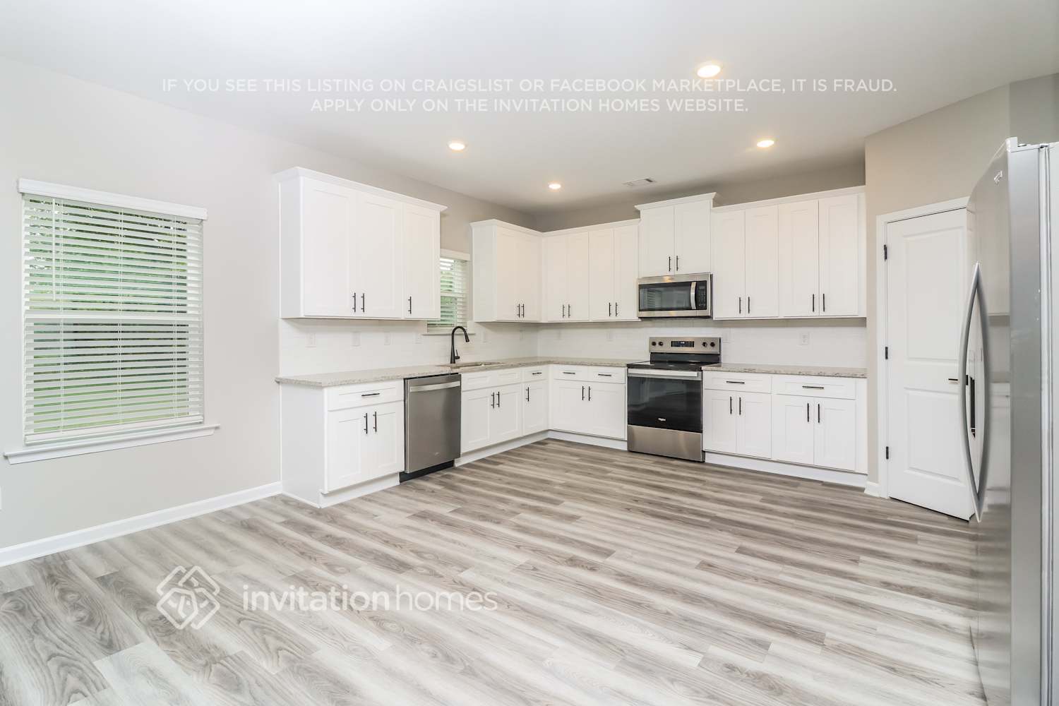 Building Photo - 3080 Azteca Wy