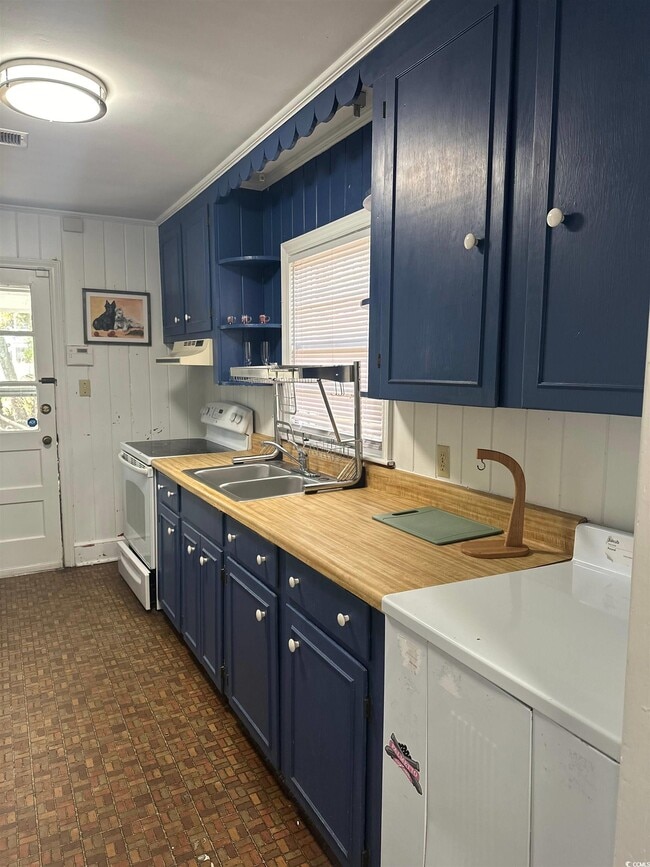 Building Photo - 519 32nd Ave N