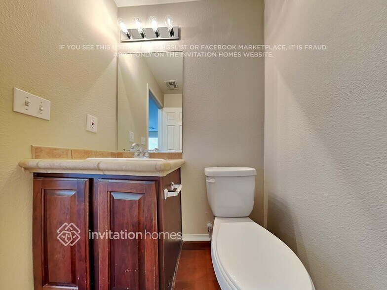 Building Photo - 10325 Adrianna Ave