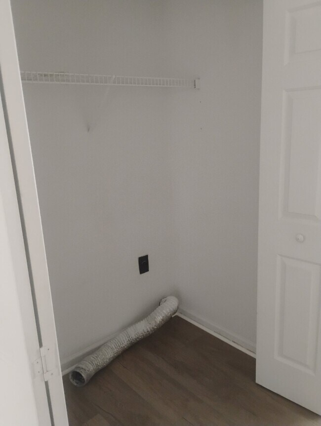 Building Photo - 512 flagerity