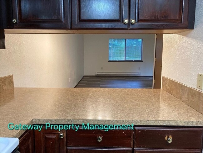 Building Photo - 2 bedroom Townhouse outside Shelton