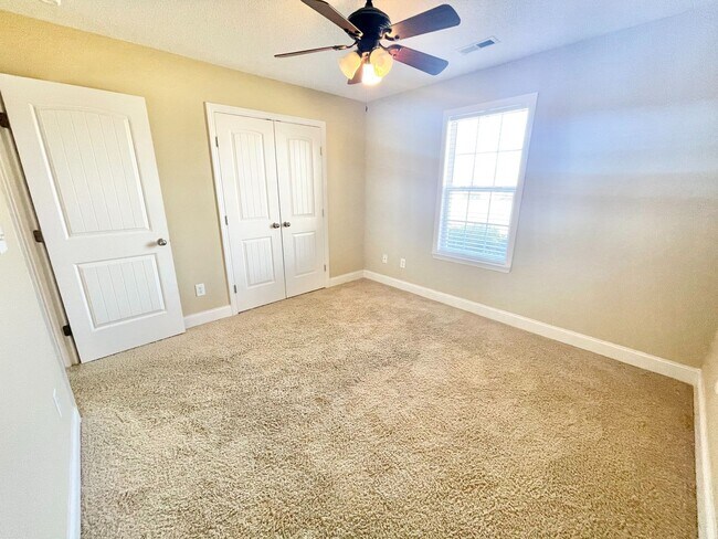 Building Photo - 3 Bedroom 2 Bath in Ardmore City!