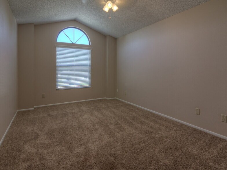 Building Photo - 2066 Inge Ct