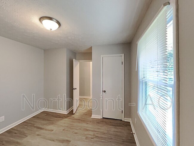 Building Photo - 908 Cone Rd