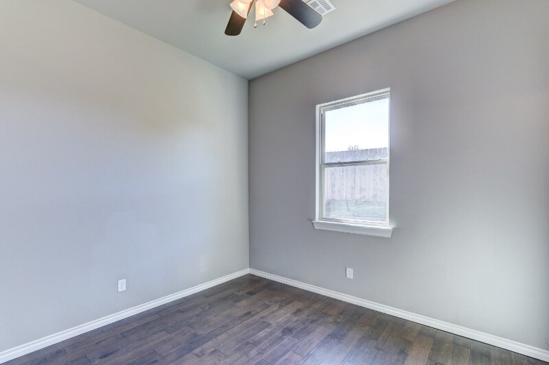 Building Photo - 2833 Tranquilo Ln