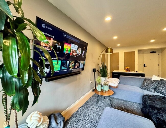 Building Photo - Maison à SOMA  |Secured Smart Access. Mode...