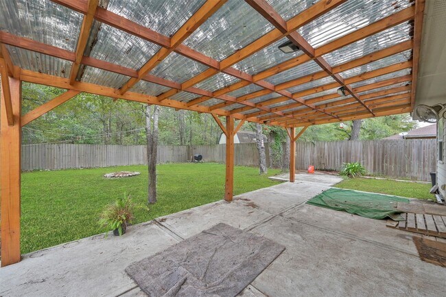 Building Photo - 16858 Gleneagle Dr N
