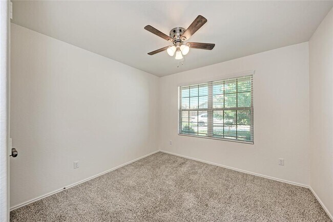 Building Photo - 520 Pandora Cv