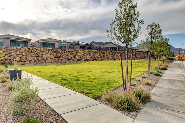 Building Photo - 94 Nine Mile Creek Dr