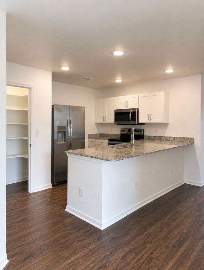 Building Photo - 424-426 Alex Jordan Dr