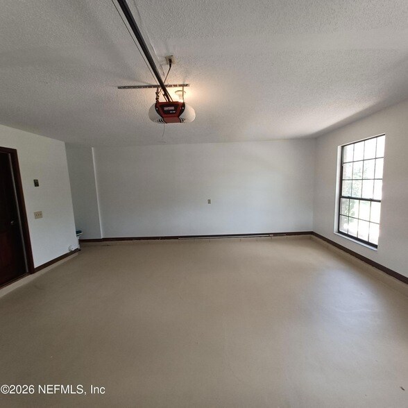 Building Photo - 2295 Foxwood Dr