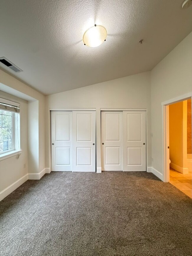 Building Photo - 18425 SW Stepping Stone Dr