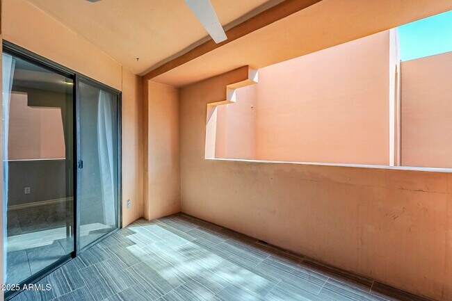 Building Photo - 4303 E Cactus Rd