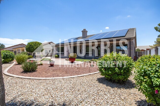 Building Photo - Beautiful Home Located in The Links