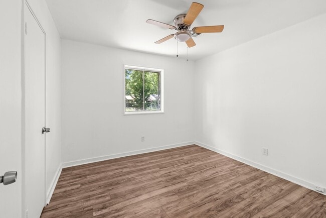 Building Photo - Beautiful 3 Bedroom 2 Bathroom