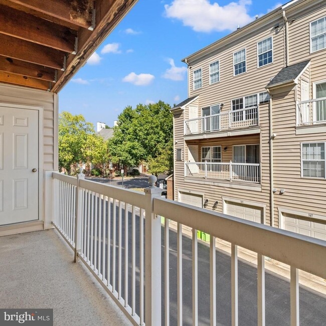 Building Photo - 5117 Donovan Dr