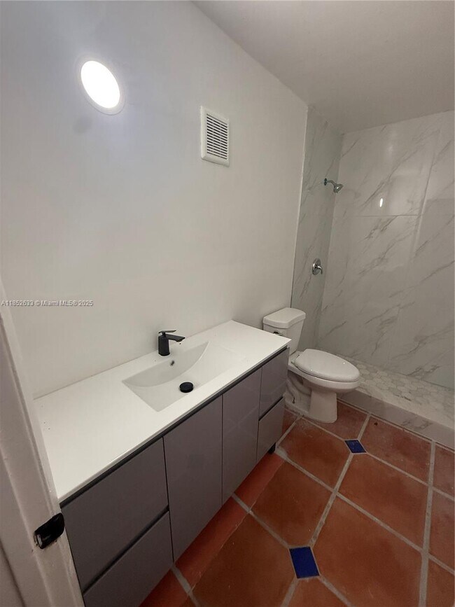 Building Photo - 2313 W 60th St