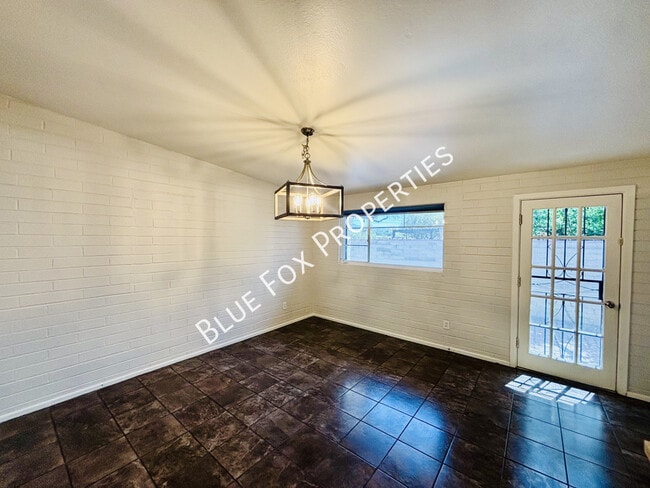 Building Photo - 4355 E Glenn St