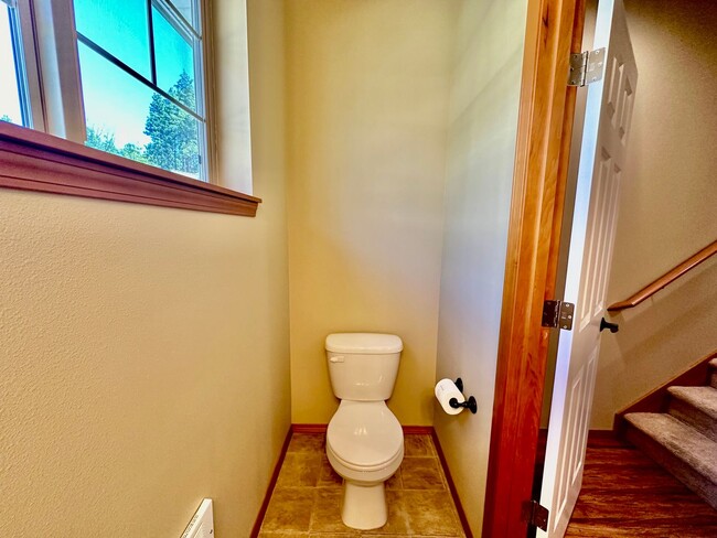 Building Photo - Spacious 2 Bedroom Sagebrook Townhome