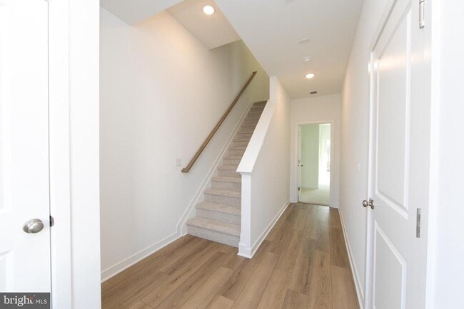 Building Photo - 65 Basswood St